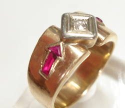 A gold ring with 2 chipped Rubies