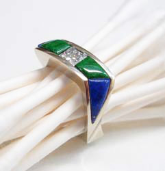 A side view of the finished ring with Lapis and Jadeite.