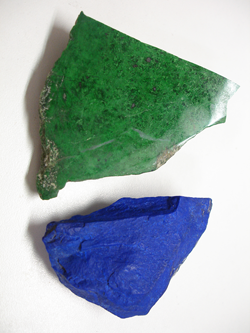 A pieces of rough green Jadeite and rough blue Lapis.