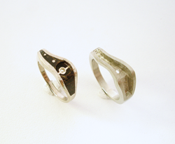 photo of a ring on the left with Black Coral and the a duplicate ring with no inlay.