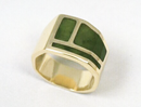 Ring inlaid with 3 neprite jade.