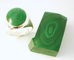 Photo of a ring with a broken bull's eye Malachite  inlay which needs to be repaired.