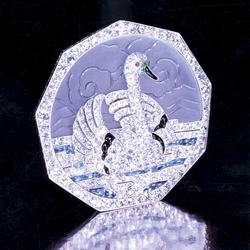 Platinum and diamond pin with a swan and a quartz background which looks like clouds.
