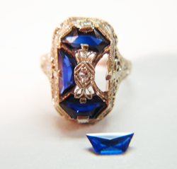An antique ring with a trapezoid shape Sapphire.